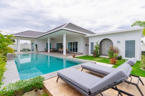 Villa in Hua Hin, Thailand 3 bedrooms № 106957 - photo 1