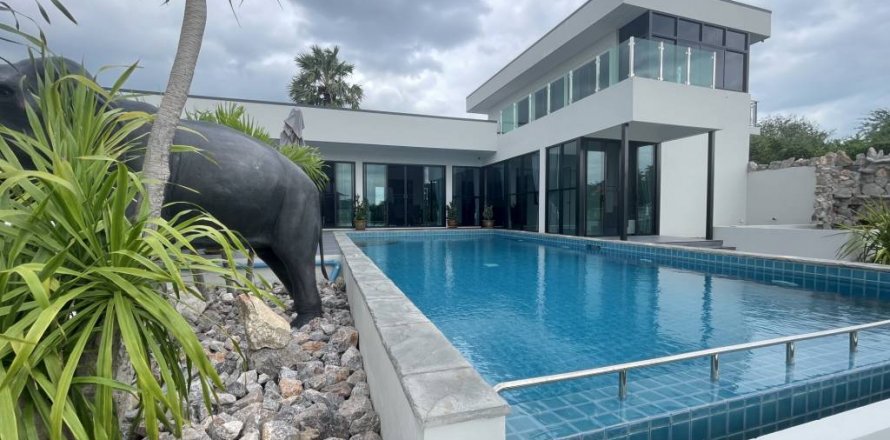 Villa in Phetchaburi, Thailand 4 bedrooms № 106959