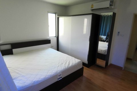 Condo in Huai Khwang, Bangkok, Thailand, 2 bedrooms  № 141923 - photo 4