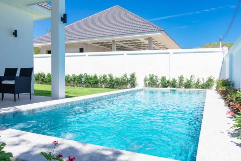 Villa in Hua Hin, Thailand 4 bedrooms № 124557 - photo 3