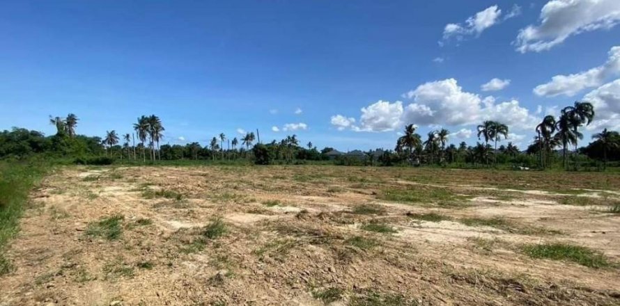 Земельный участок в Паттайе, Таиланд  № 104581