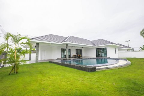 Villa in Hua Hin, Thailand 3 bedrooms № 104579 - photo 1