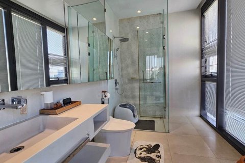 Кондоминиум с 2 спальнями в Ваттхане, Бангкок, Таиланд № 132257 - фото 12