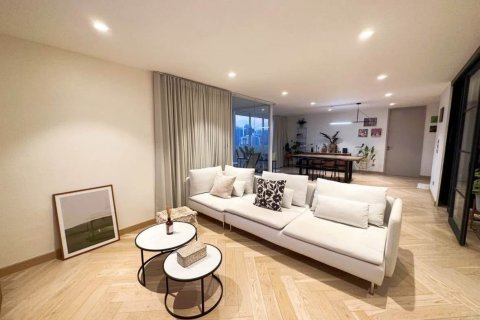 Кондоминиум с 2 спальнями в Ваттхане, Бангкок, Таиланд № 132262 - фото 1