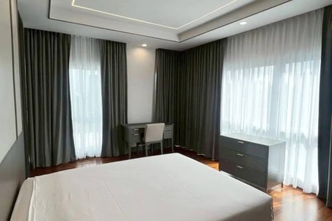 Condo in Pathum Wan, Bangkok, Thailand, 4 bedrooms  № 132258 - photo 8