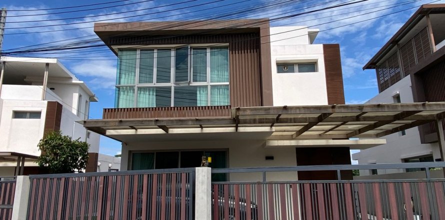 House in Chiang Mai, Thailand 4 bedrooms № 78774