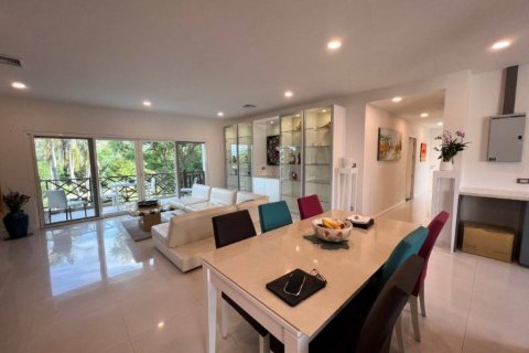 Кондоминиум с 3 спальнями в Ча-аме, Таиланд № 132468 - фото 6