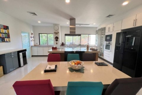 Кондоминиум с 3 спальнями в Ча-аме, Таиланд № 132468 - фото 5