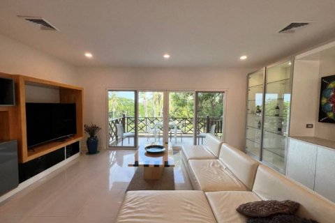 Кондоминиум с 3 спальнями в Ча-аме, Таиланд № 132468 - фото 2