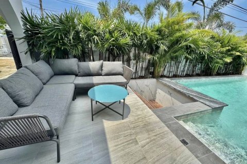 Вилла в Паттайе, Таиланд с 4 спальнями  № 85769 - фото 2