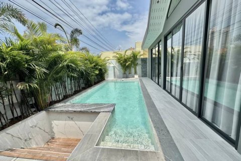 Вилла в Паттайе, Таиланд с 4 спальнями  № 85769 - фото 1