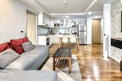 Condo in Khlong Toei, Bangkok, Thailand, 2 bedrooms  № 120495 - photo 1