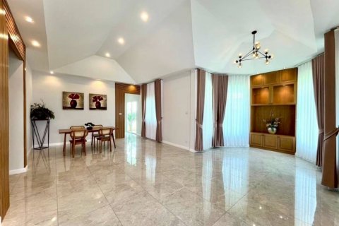 Дом в Паттайе, Таиланд с 3 спальнями  № 132618 - фото 2