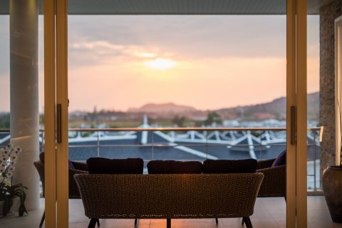 Кондоминиум с 3 спальнями в Хуа Хине, Таиланд № 125208 - фото 2