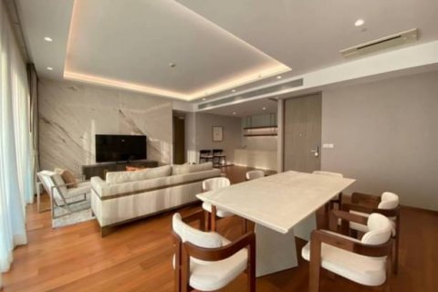 Condo in Khlong Toei, Bangkok, Thailand, 2 bedrooms  № 123762 - photo 1