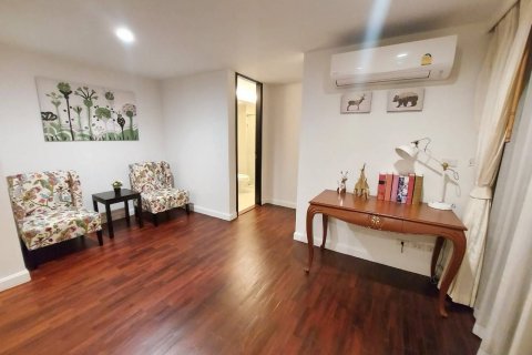 Condo in Bang Rak, Bangkok, Thailand, 4 bedrooms  № 123828 - photo 20