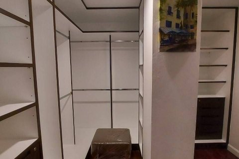 Condo in Bang Rak, Bangkok, Thailand, 4 bedrooms  № 123828 - photo 26