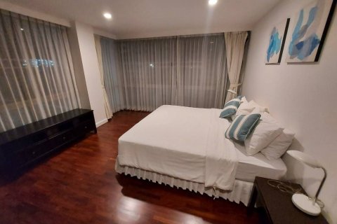 Condo in Bang Rak, Bangkok, Thailand, 4 bedrooms  № 123828 - photo 4
