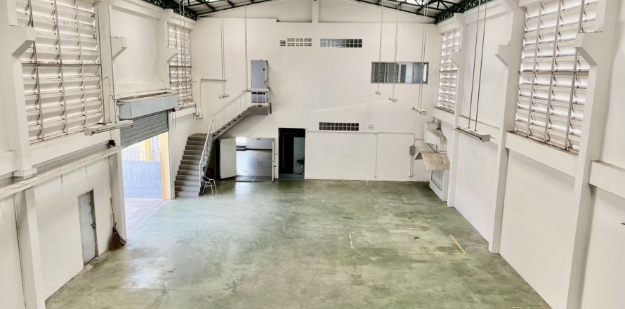 Entrepôt à Pattaya, Thaïlande № 141752