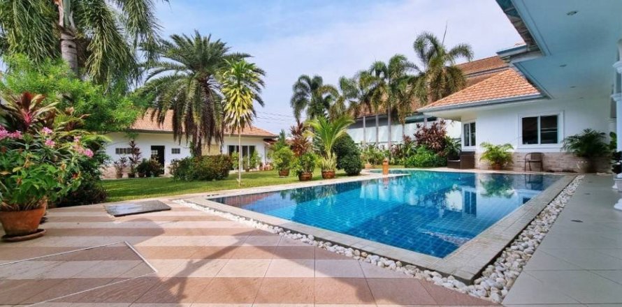 Villa in Bang Sare, Thailand 5 bedrooms № 86461