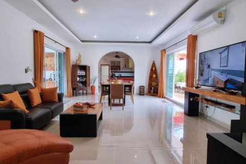Villa in Bang Sare, Thailand 5 bedrooms № 86461 - photo 2