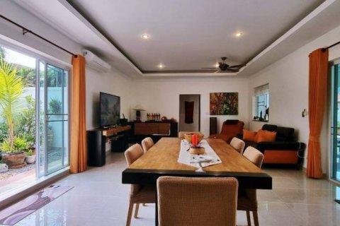 Villa in Bang Sare, Thailand 5 bedrooms № 86461 - photo 5