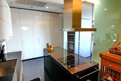 Кондоминиум с 3 спальнями в Ваттхане, Бангкок, Таиланд № 123612 - фото 2