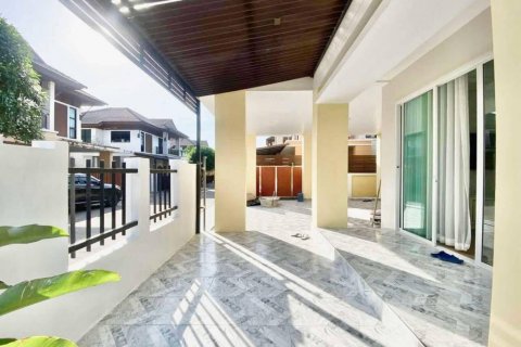 Дом в Паттайе, Таиланд с 4 спальнями  № 124411 - фото 1