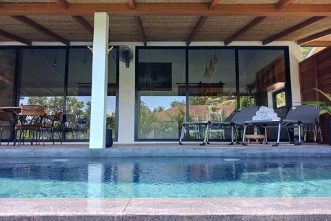 Villa in Surat Thani, Thailand 4 bedrooms № 101972 - photo 1