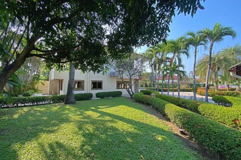 Villa in Hua Hin, Thailand 4 bedrooms № 85871 - photo 4