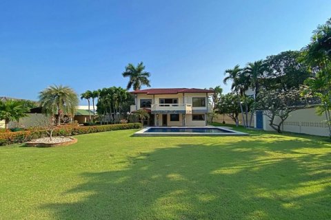 Villa in Hua Hin, Thailand 4 bedrooms № 85871 - photo 2