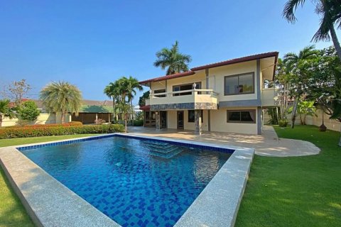 Villa in Hua Hin, Thailand 4 bedrooms № 85871 - photo 1