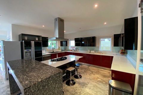 House in Hua Hin, Thailand 3 bedrooms № 125595 - photo 13