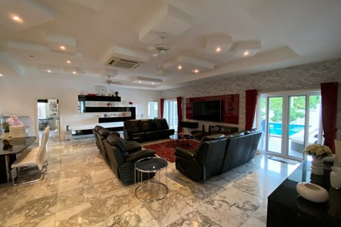 House in Hua Hin, Thailand 3 bedrooms № 125595 - photo 11