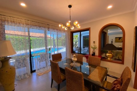 House in Hua Hin, Thailand 3 bedrooms № 125168 - photo 9