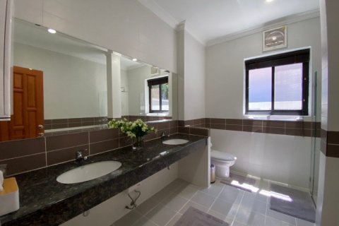 House in Hua Hin, Thailand 3 bedrooms № 125168 - photo 13