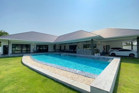 House in Hua Hin, Thailand 4 bedrooms № 125173 - photo 1