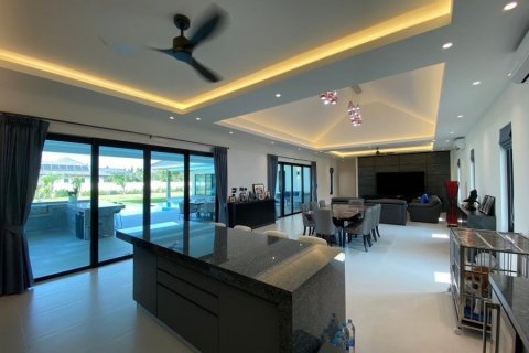House in Hua Hin, Thailand 4 bedrooms № 125173 - photo 8