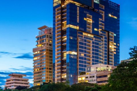 Condo in Pathum Wan, Bangkok, Thailand, 3 bedrooms  № 126357