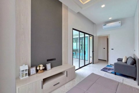 Villa in Bang Lamung, Thailand 3 bedrooms № 132841 - photo 10