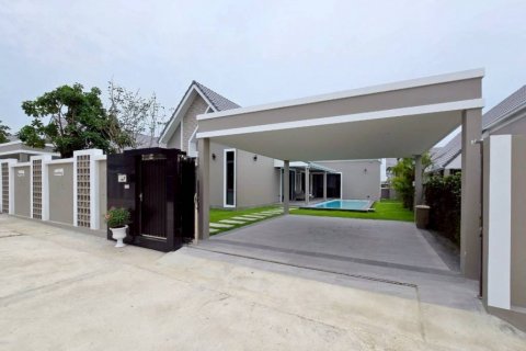Villa in Bang Lamung, Thailand 3 bedrooms № 132841 - photo 1