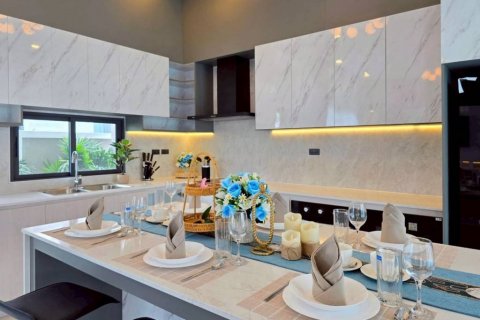 Villa in Bang Lamung, Thailand 3 bedrooms № 132841 - photo 5