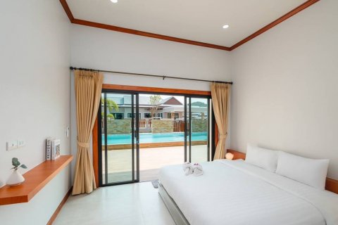 Villa in Pran Buri, Thailand 3 bedrooms № 104777 - photo 8