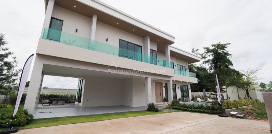 House in Pattaya, Thailand 4 bedrooms № 105062