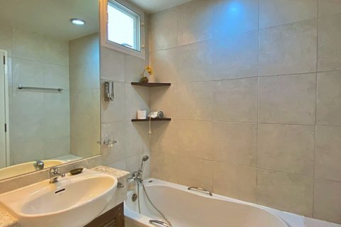 Condo in Hua Hin, Thailand, 2 bedrooms  № 125143 - photo 13