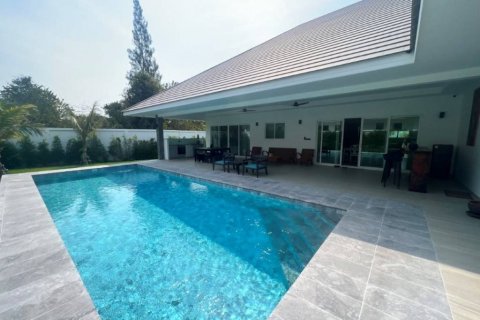 Villa in Hua Hin, Thailand 3 bedrooms № 121138 - photo 1