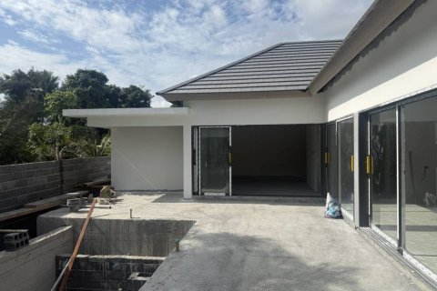 Villa in Surat Thani, Thailand 3 bedrooms № 121137 - photo 10