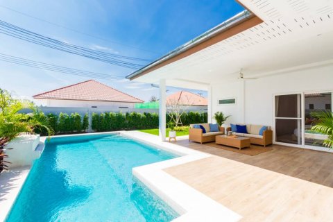 Villa in Hua Hin, Thailand 3 bedrooms № 125956 - photo 2