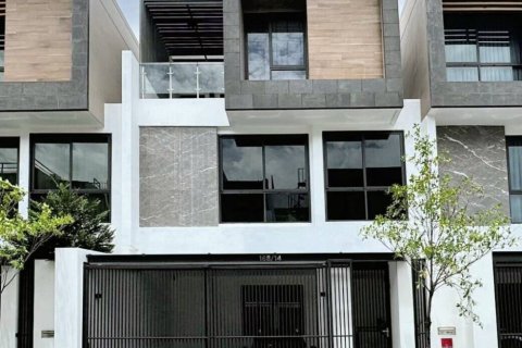 Townhouse in Bang Kapi, Bangkok, Thailand 3 bedrooms № 101957 - photo 1