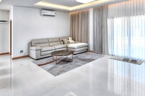 Villa in Pattaya, Thailand 4 bedrooms № 124521 - photo 3